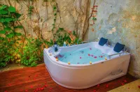 Casa Pizarro Hotel Boutique - Bathtub