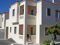 阿芙羅狄蒂薩摩高級開間及公寓 鄰近伊利亞修道院的酒店