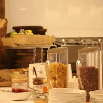 Bloom Hotel - Karol Bagh Отели рядом с достопримечательностью «Карол-Бах»