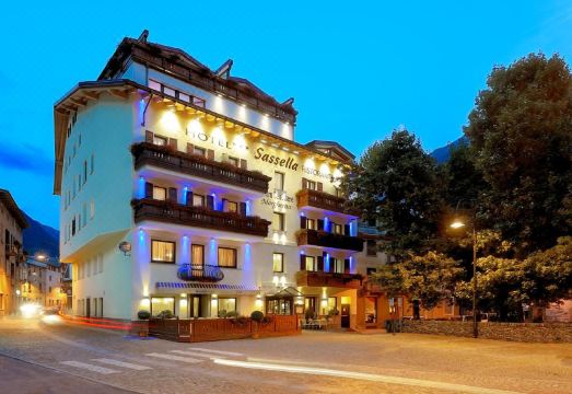 Hotel Sassella - Housity