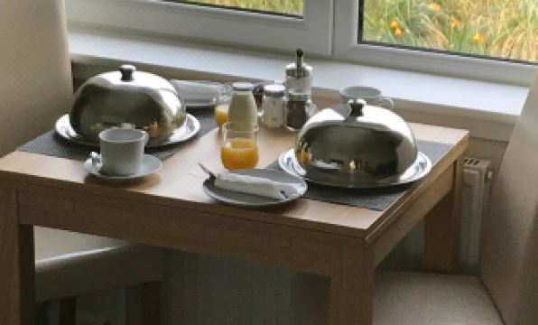 Air Leth Bed & Breakfast - Housity