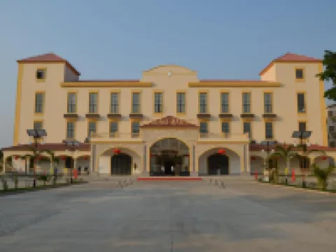 Zambia Golden Peacock Hotel Các khách sạn gần Chinese Centre