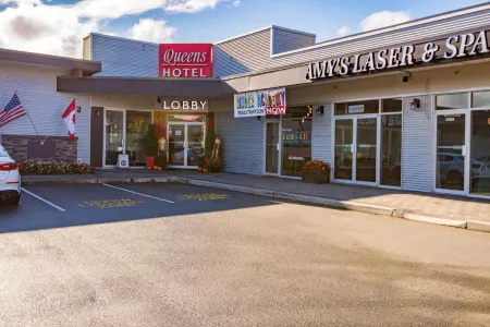 Queens Hotel Отели в г. Делта