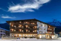 Lechquell Hotel Post فنادق في Holzgau
