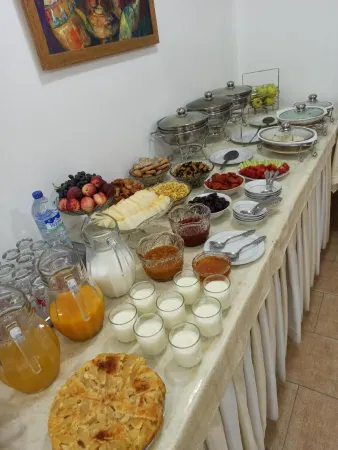 Emir Отели рядом с достопримечательностью «Медресе Чор Минор»