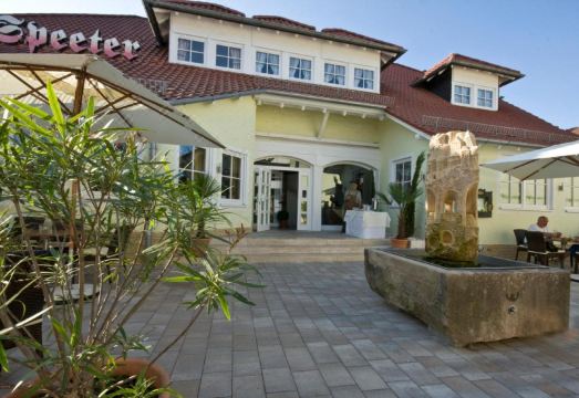 2. 호텔 슈페터..