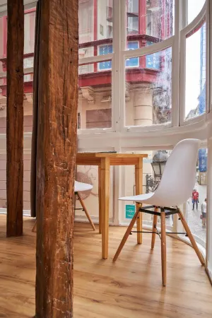 Pensión AliciaZzz Bed and Breakfast Bilbao Отели рядом со станцией Музей Гуггенхайма в Бильбао