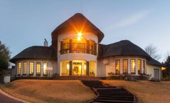 Maclear Manor