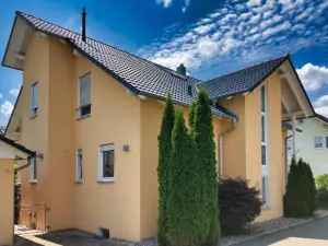 2 Zimmer Apartment, 70 qm, Max 4 Pers, Private Terasse, 2 Parkplätze, Internet 250 MBit