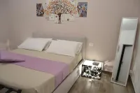 Karina's Rooms Hotels in der Nähe von Ipogeo Genoviva
