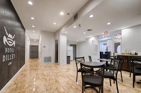 Hotel Dilley Grand