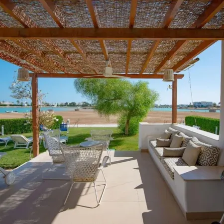 unique flat_ garden and lagoon