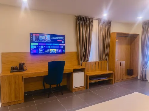 C & C Luxury Suites - Bed and Breakfasts