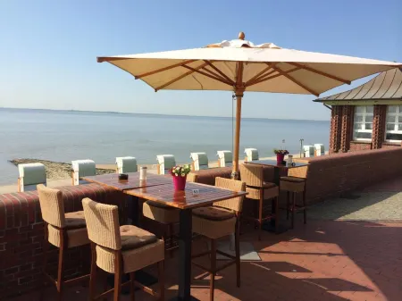 Strandhotel Seenelke Отели в г. Вильгельмсхафен
