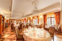 Rezydencja Dwór Polski Hotels in Белхатовський повіт