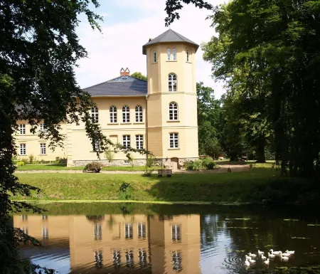 Landhaus Schloss Kölzow Отели в г. Царневанц