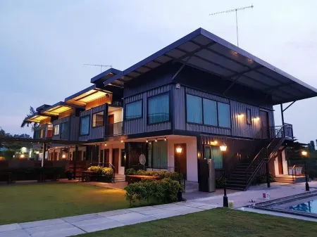 Kluang Container Swimming Pool Hotel Отели рядом с достопримечательностью «Taman Intan Kluang»