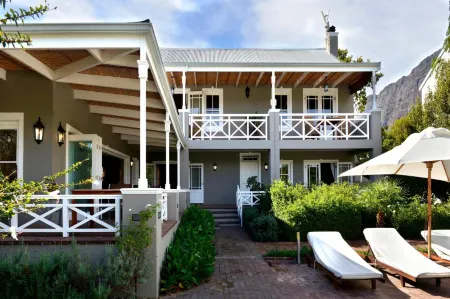 Plumwood Boutique Hotel by the Living Journey Collection Отели рядом с достопримечательностью «First South African Perfume Museum»