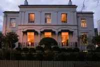No131 the Promenade Hotels near University of Gloucestershire Pittville Student Village