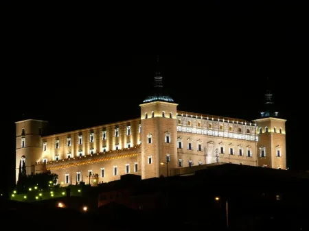 Hostal Toledo Отели рядом с достопримечательностью «Iglesia de los Santos Justo y Pastor»