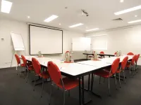 أدارا هوتل ريتشموند Hotels near حديقة أيه أيه إم آي