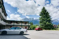 The Drake Inn - parking