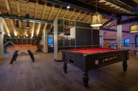 Hotel Base Camp Lodge - Bourg Saint Maurice - Parkplatz