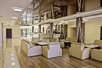 Hotel Sanvit Lake Resort & Spa - ที่มีที่จอดรถ