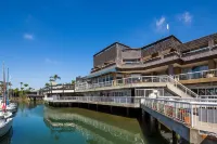Bay Club Hotel and Marina