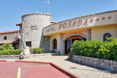 Club Esse Posada Hotel dekat Porto Pollo