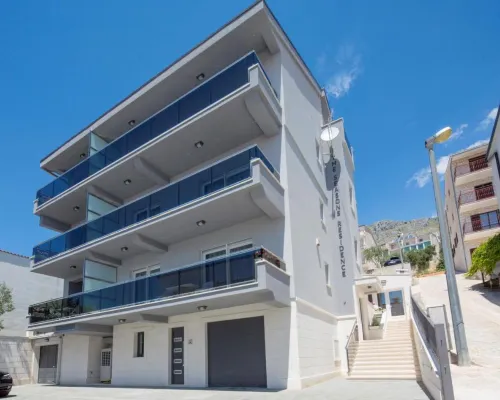 Apartments the Seasons Residence Hotels in Duce