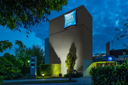 Ibis Budget Saint-Ouen-l'Aumône Отели рядом с достопримечательностью «GOPARK INTERIEUR - Paintball, Laser Game et trampolines parc»