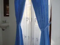 Taman Ayu Homestay Munduk Mitra RedDoorz Munduk Waterfall周辺のホテル