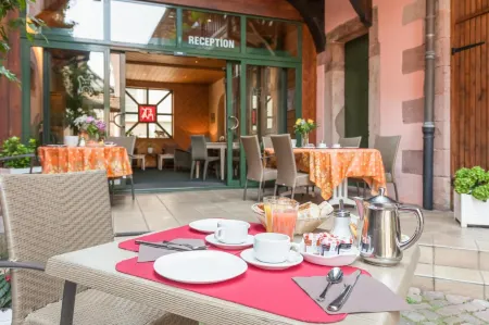 Logis Hôtel de la Tour Отели в г. Сент-Круа-Окс-Мин