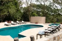 Sambiya River Lodge - С бассейном