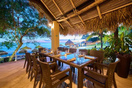 Gran Evenia Bijao - All Inclusive Отели рядом с достопримечательностью «Playa Blanca»