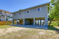Waterfront Cedar Key Duplex Home: Grill & Dock! Các khách sạn gần Cemetery Point Park