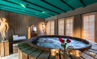 Exclusive Suites the Secret Garden