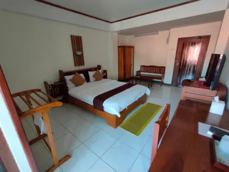 Riverfront Hotel Mukdahan Отели рядом с достопримечательностью «Chao Mae Song Nang Phi Nong Shrine»