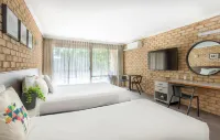 Sunshine Coast Motor Lodge Hotels in Tanawha