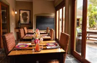 Villa Chad Luxury Guesthouse Hotels in Kleinmond