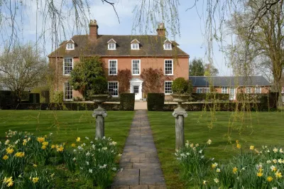 Hook House Hotels near Blackbushe Airport
