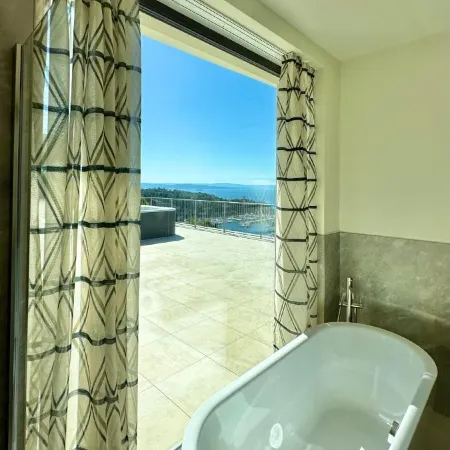 Maximilian Suites