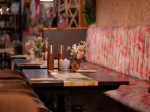 ポッピーレッドのハイブ ホークスヘッドのホテル