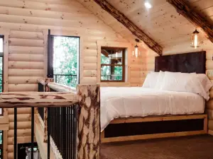 Treehouse #1 by Amish Country Lodging
