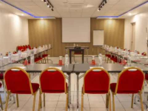 Hôtel l'Amandier Hotels in Nanterre