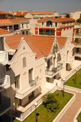 레지드홈 아르카숑 플라자 Arcachon Equipages 주변 호텔