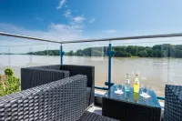 Rheinterrassen Hotel Café Restaurant Отели в г. Весселинг