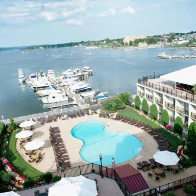 Molly Pitcher Inn Hotels near Ronan Shirvanian Park