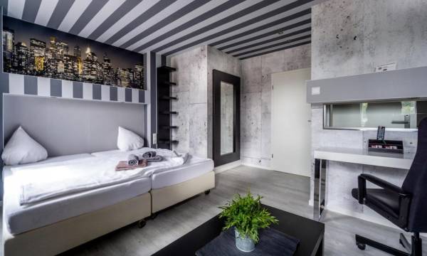 SL'Otel Budget